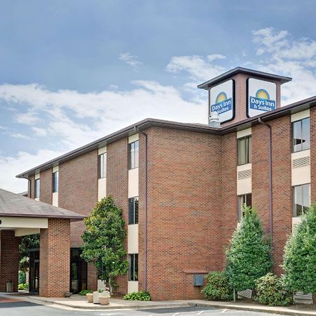 Days Inn & Suites By Wyndham Хикори Экстерьер фото