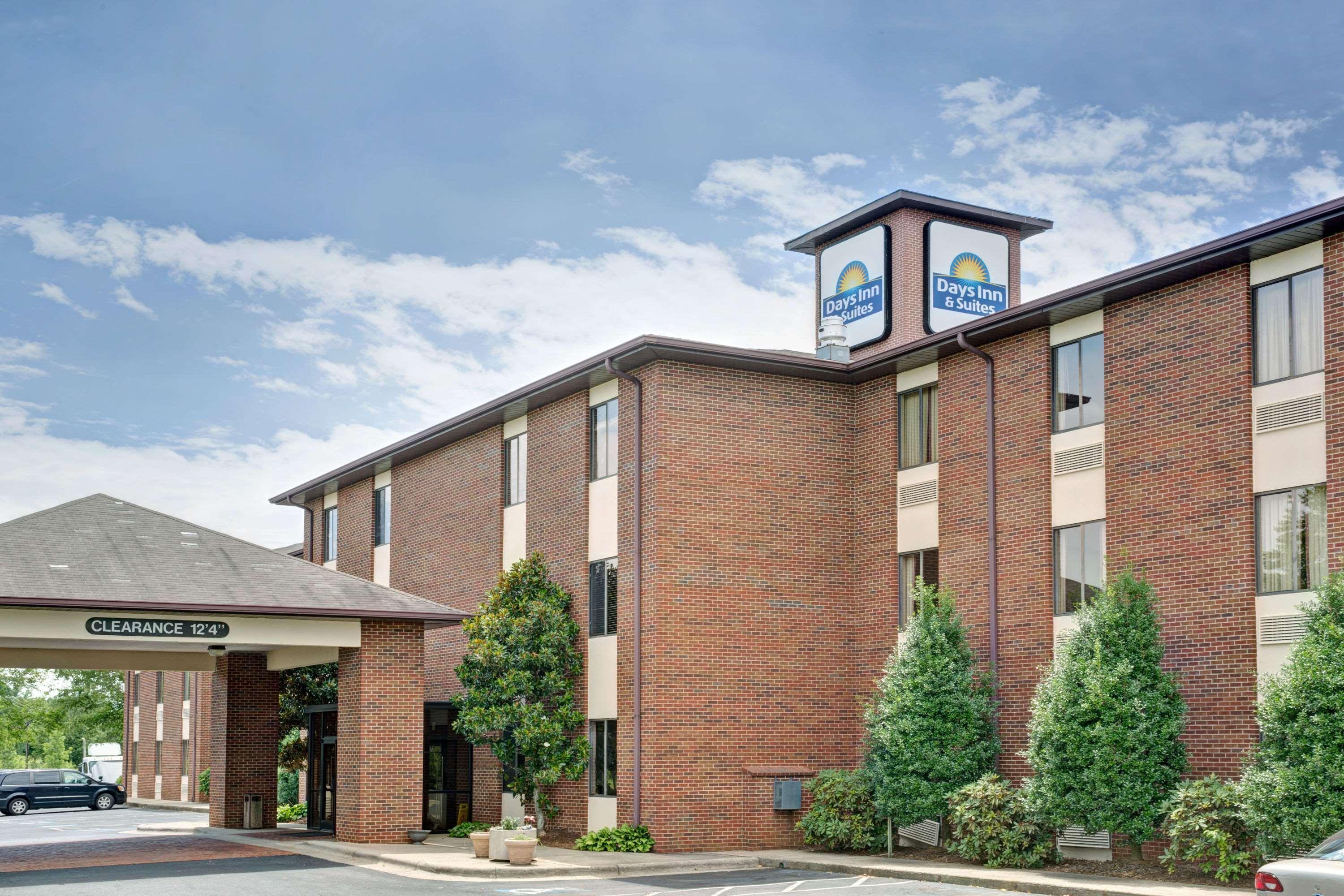 Days Inn & Suites By Wyndham Хикори Экстерьер фото