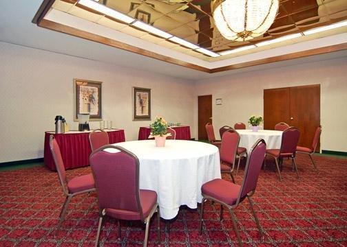 Days Inn & Suites By Wyndham Хикори Экстерьер фото